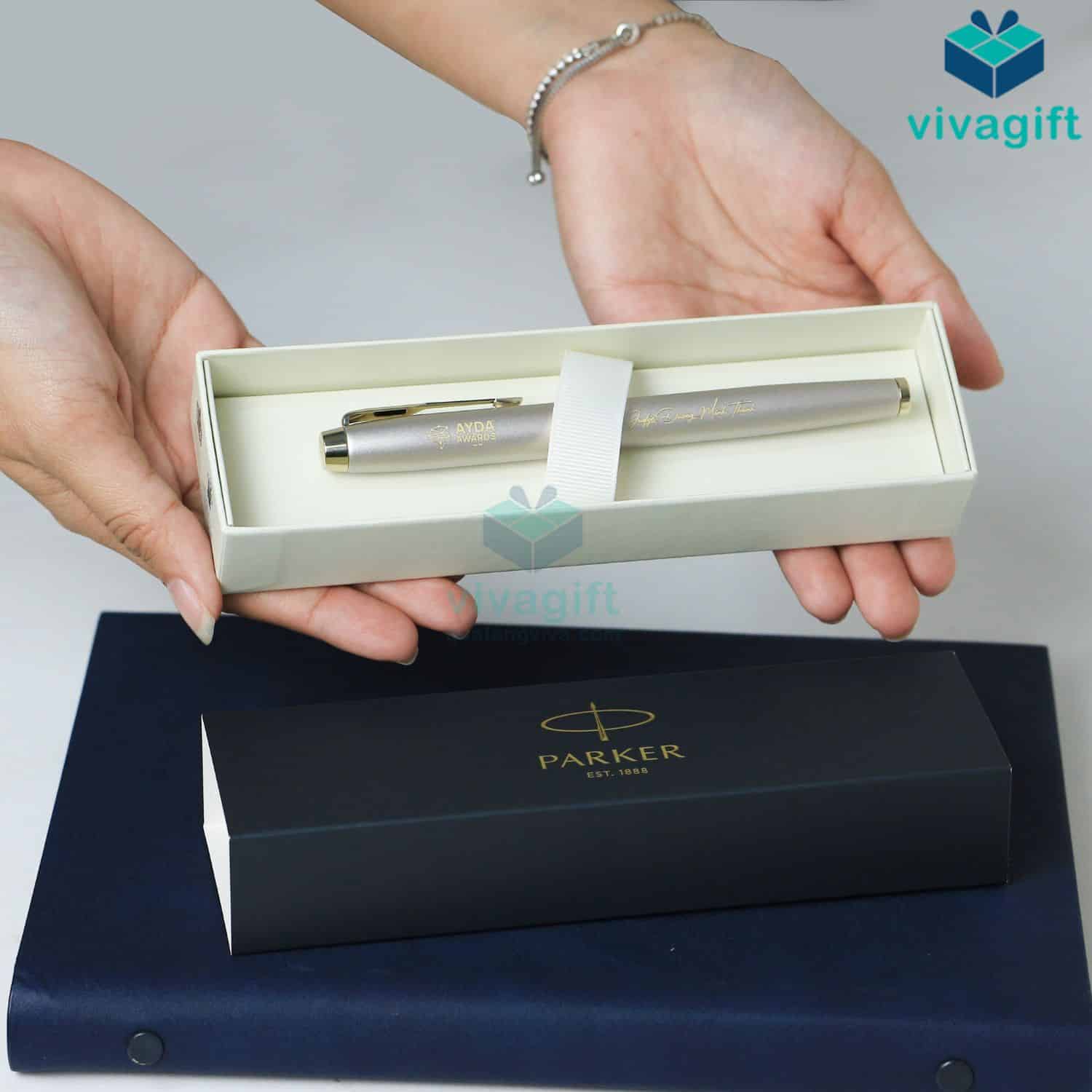 Top 10+ món quà tặng tốt nghiệp thiết thực và ý nghĩa 12 Top 10+ món quà tặng tốt nghiệp thiết thực và ý nghĩa - Quatangviva.com