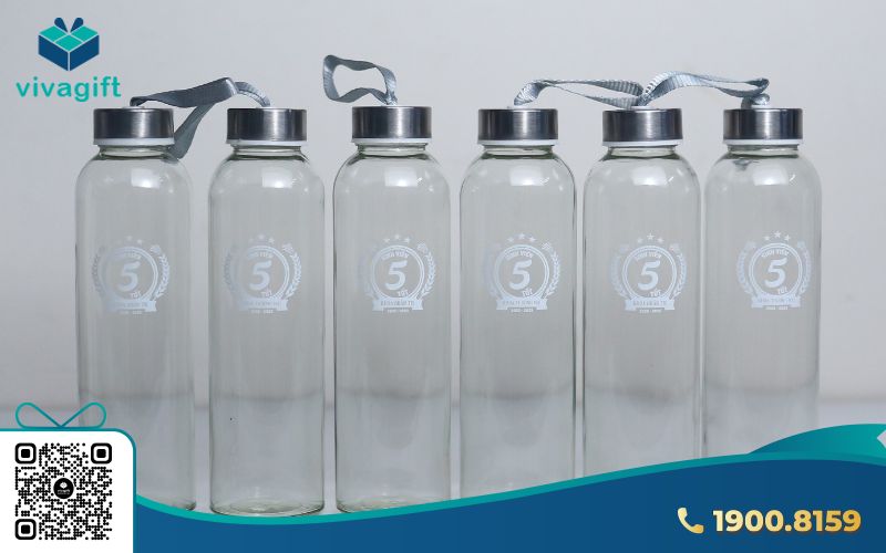 Bình nước thuỷ tinh in logo được sản xuất bởi quatangbinhnuoc.com