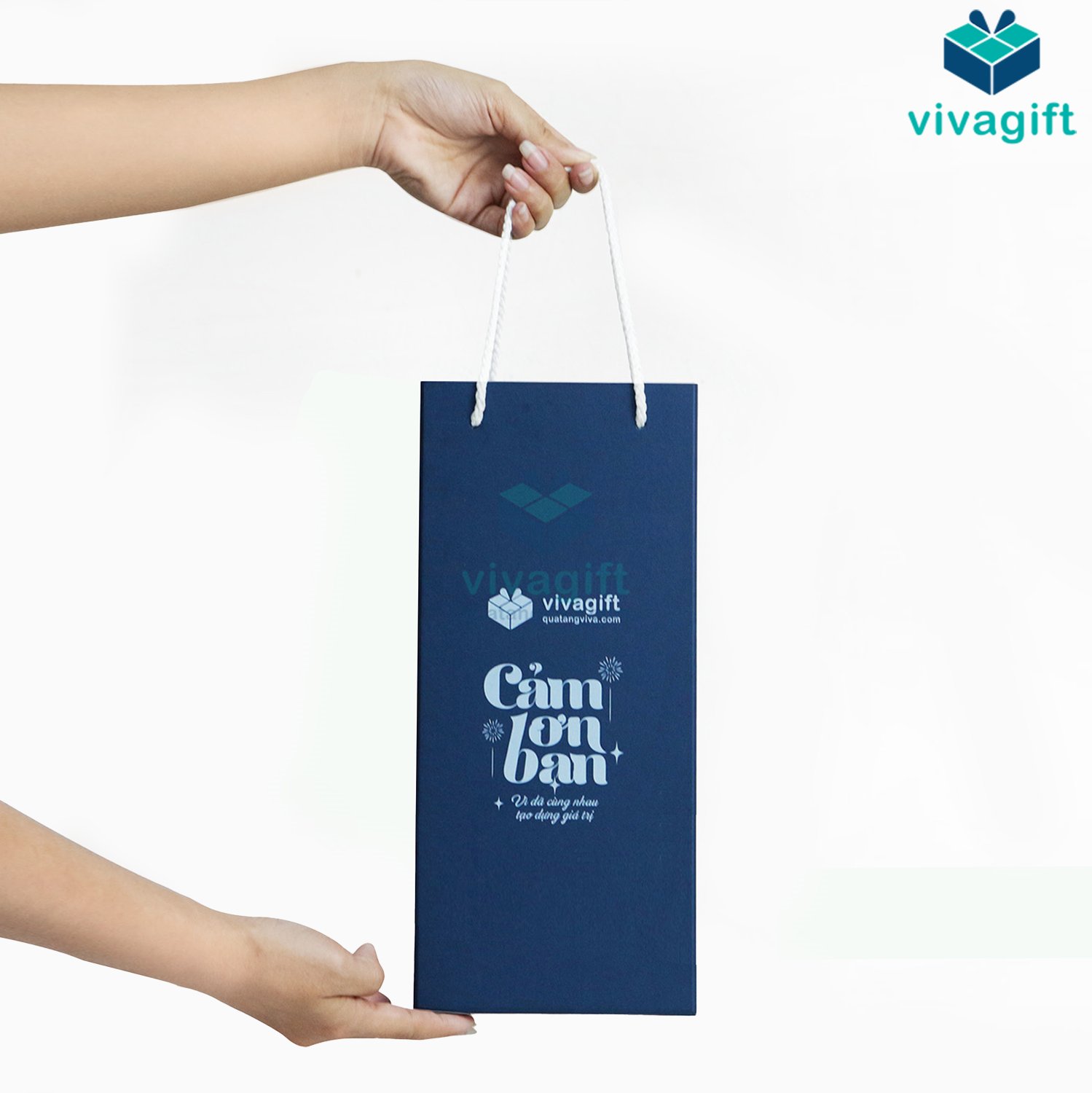 Set quà tặng bình giữ nhiệt Q128, hộp đựng cao cấp GS203 9 Set quà tặng bình giữ nhiệt Q128, hộp đựng cao cấp GS203 - Quatangviva.com