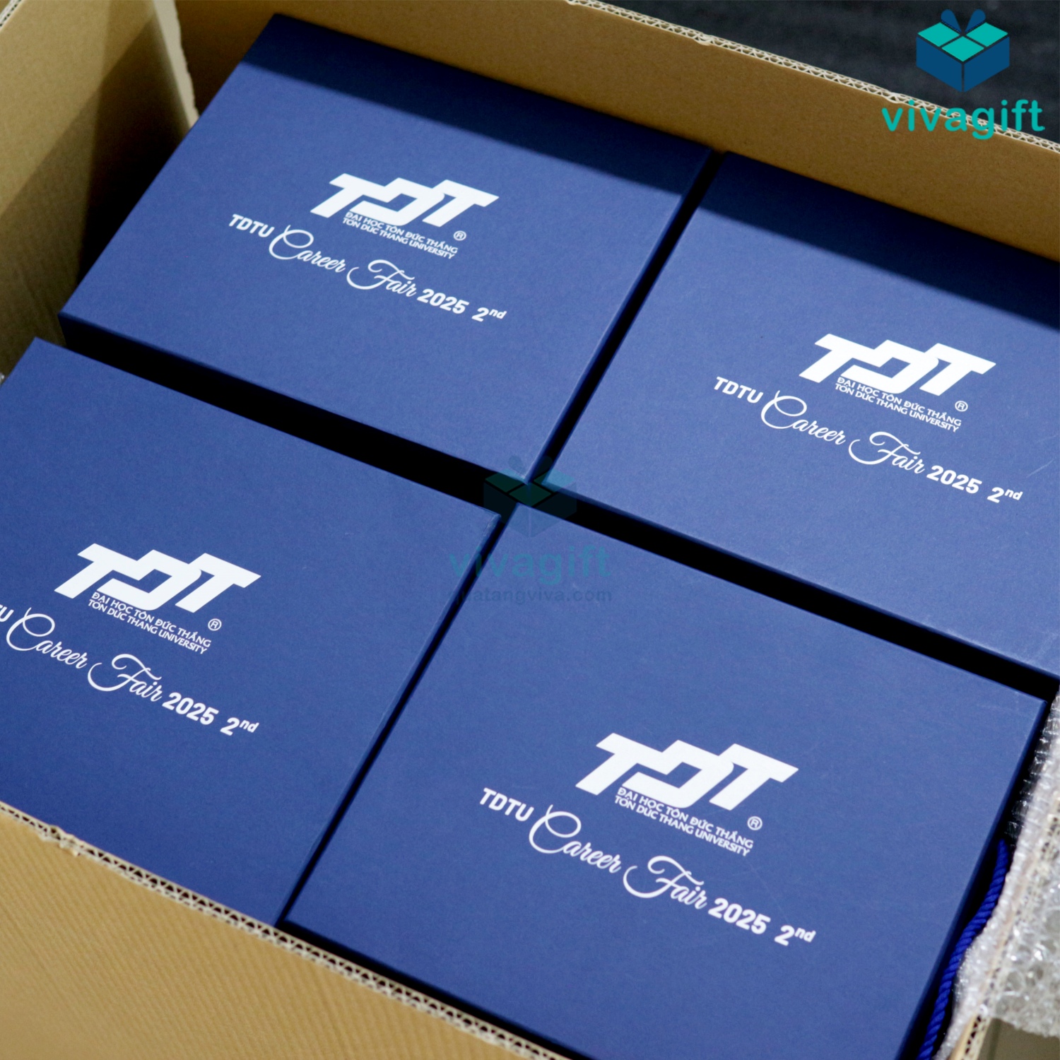 Set quà tặng hộp đựng mũ bảo hiểm cao cấp GS206 5 Set quà tặng hộp đựng mũ bảo hiểm cao cấp GS206 - Quatangviva.com