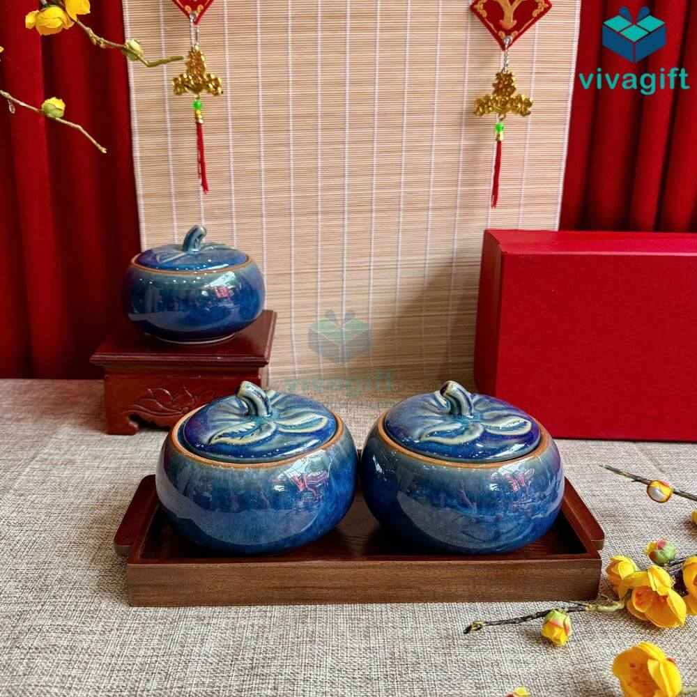Bộ hũ mứt Tết men hỏa biến xanh lam dáng quả bí kèm khay gỗ KMS-24 7 bo hu mut tet dang qua bi kms 24 01