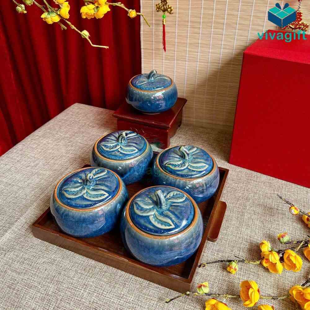 Bộ hũ mứt Tết men hỏa biến xanh lam dáng quả bí kèm khay gỗ KMS-24 10 bo hu mut tet dang qua bi kms 24 02