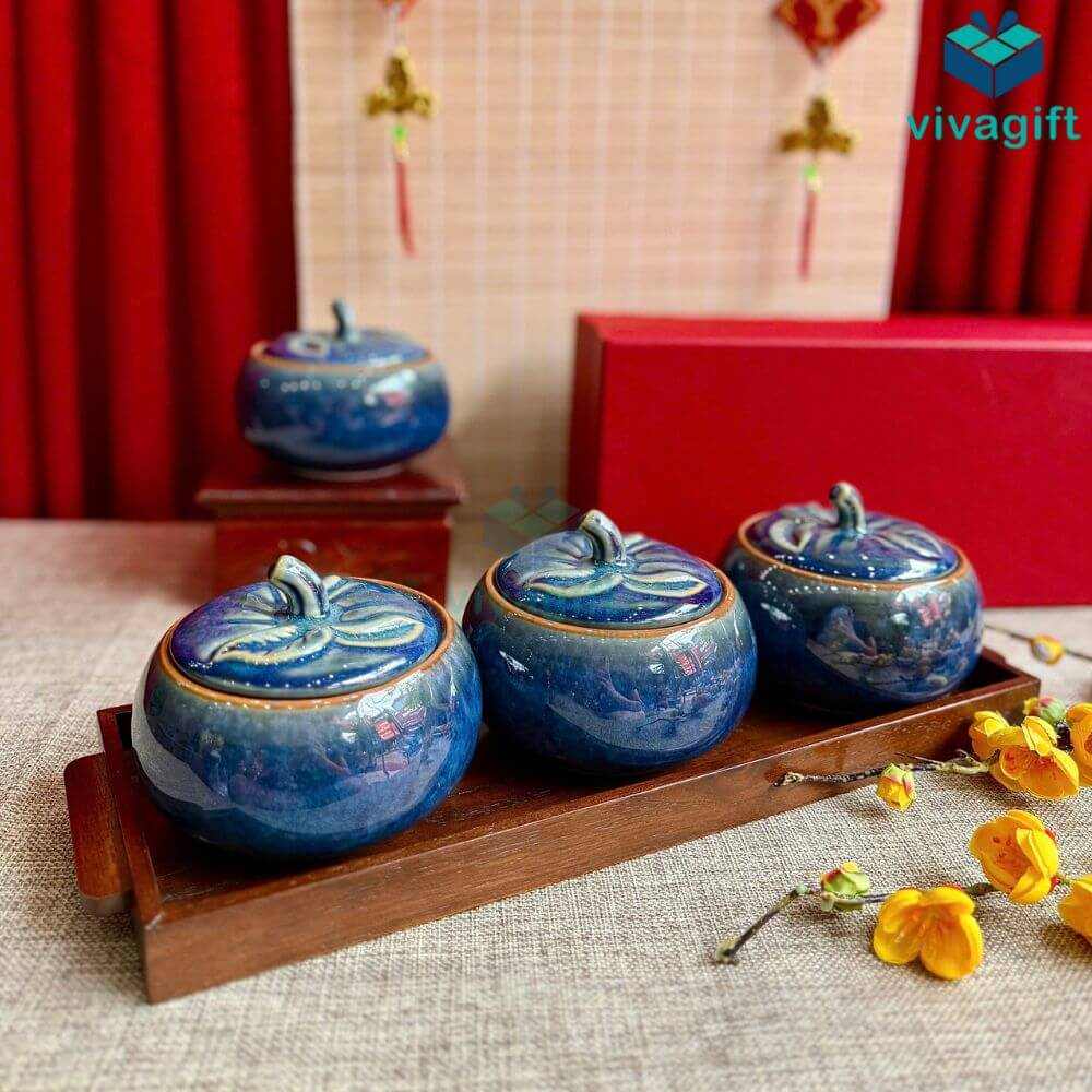 Bộ hũ mứt Tết men hỏa biến xanh lam dáng quả bí kèm khay gỗ KMS-24 8 bo hu mut tet dang qua bi kms 24 04