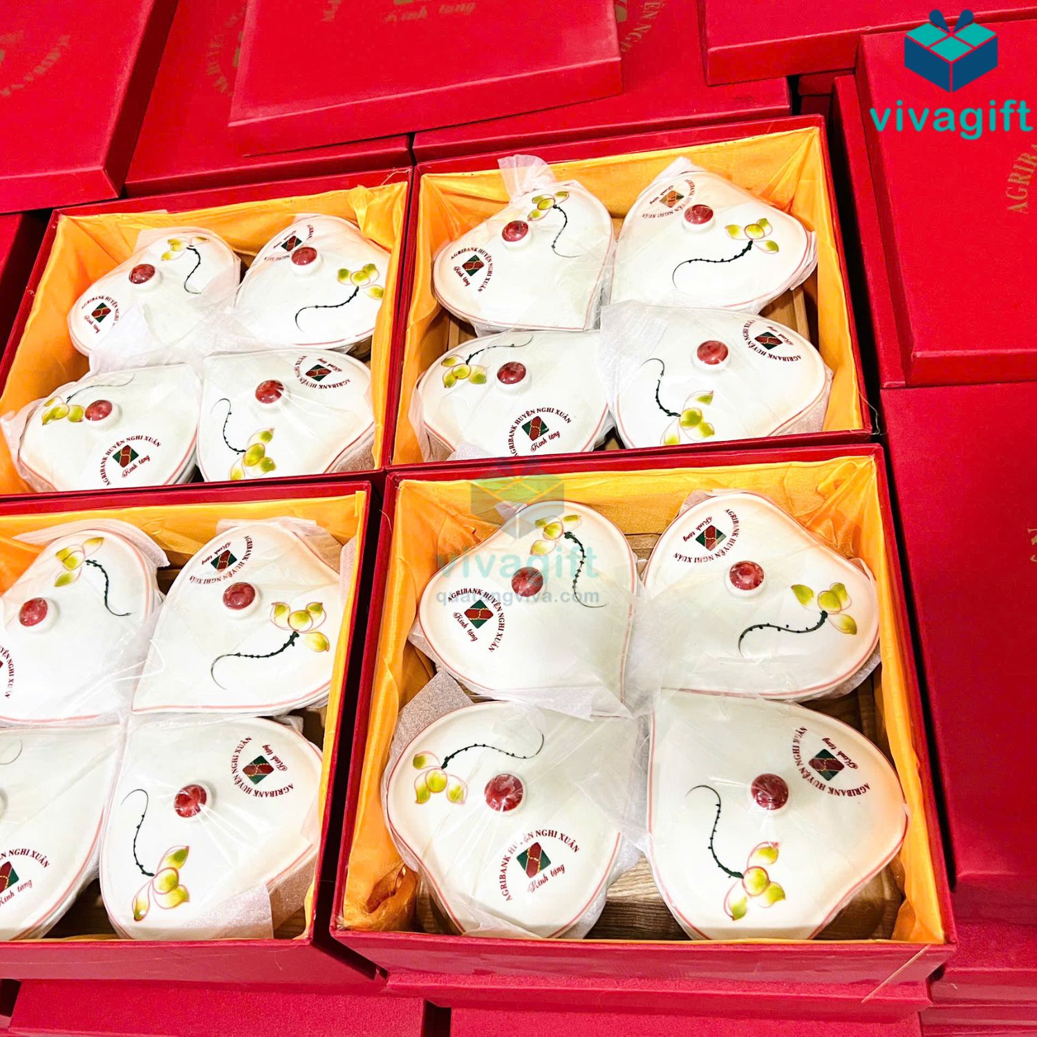 Khay đựng mứt Tết gốm sứ Bát Tràng hình trái tim men kem vẽ hoa sen xanh KMS-15 9 khay dung mut tet ve hoa sen xanh kms 15 03