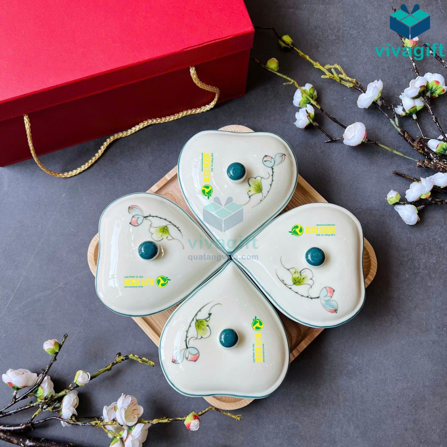 Khay mứt tết gốm sứ hình trái tim men kem vẽ hoa sen bóng KMS-11 12 khay mut tet hinh trai tim kms 11 15