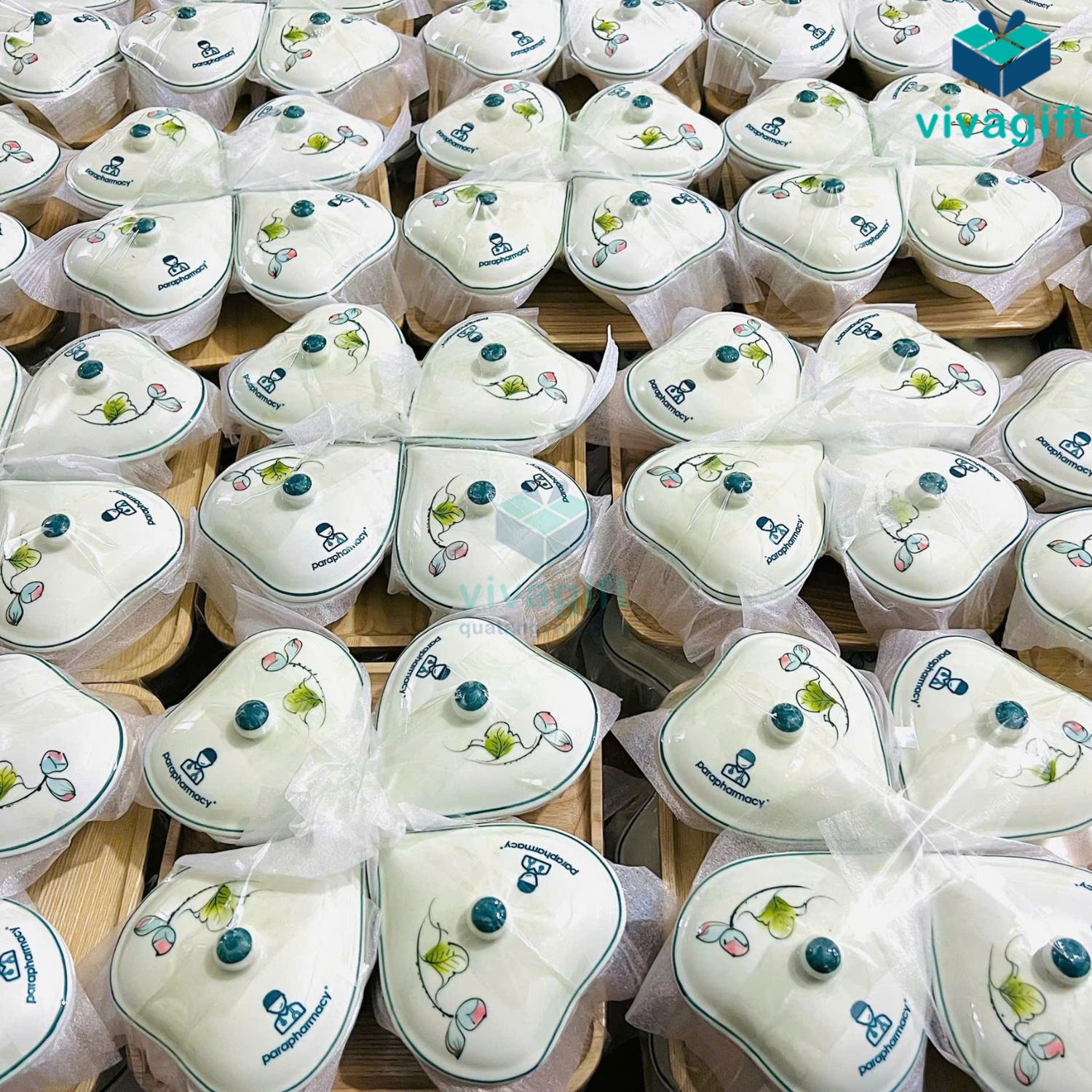 Khay mứt tết gốm sứ hình trái tim men kem vẽ hoa sen bóng KMS-11 15 khay mut tet hinh trai tim kms 11 18