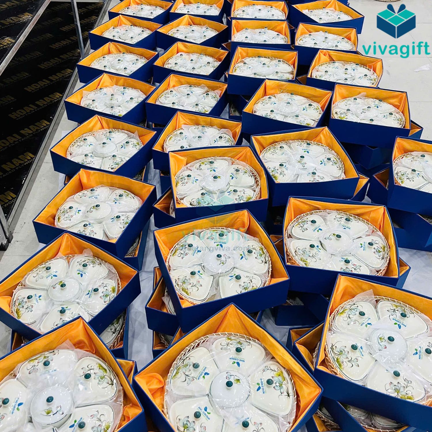 Khay mứt Tết gốm sứ Bát Tràng men kem vẽ hoa sen bóng KMS-12 10 khay mut tet men kem kms 12 02