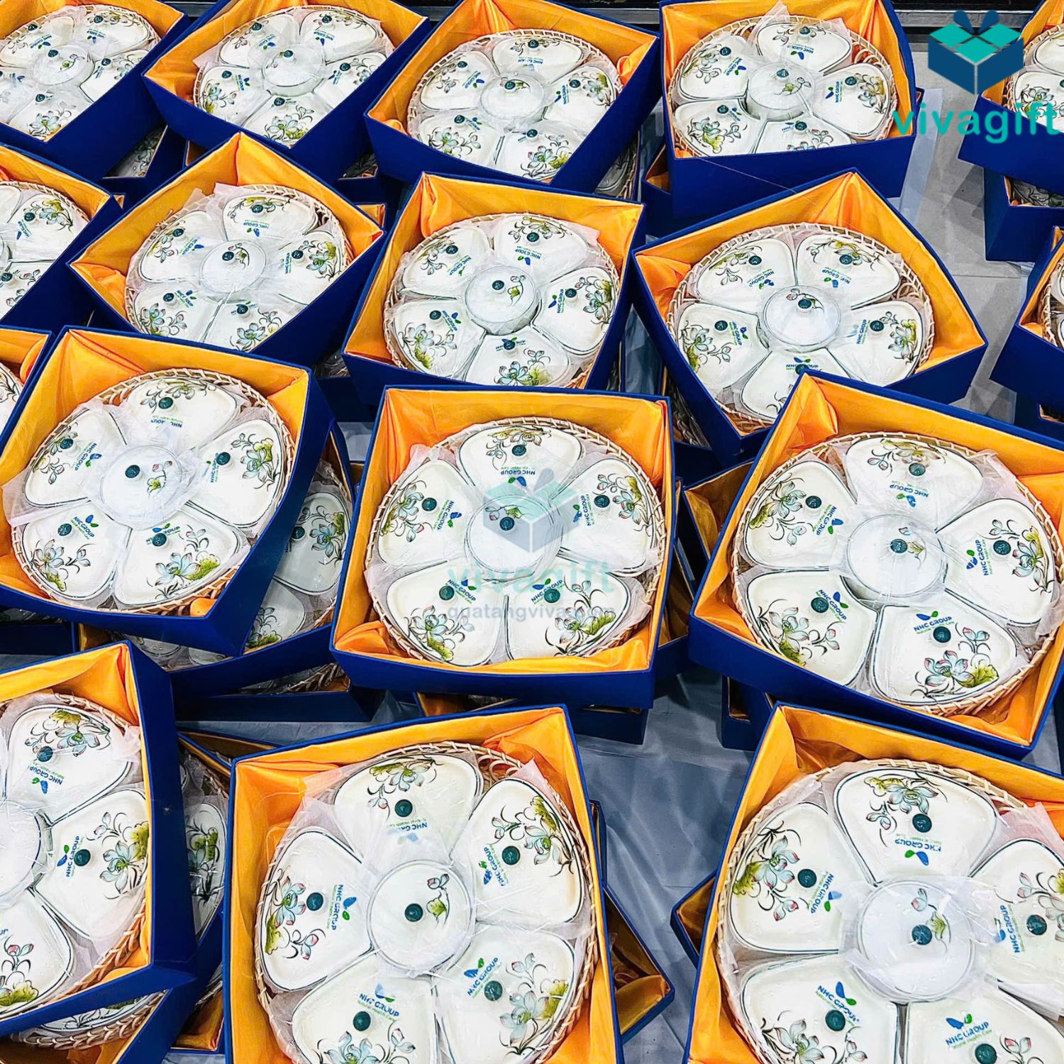 Khay mứt Tết gốm sứ Bát Tràng men kem vẽ hoa sen bóng KMS-12 8 khay mut tet men kem kms 12 03