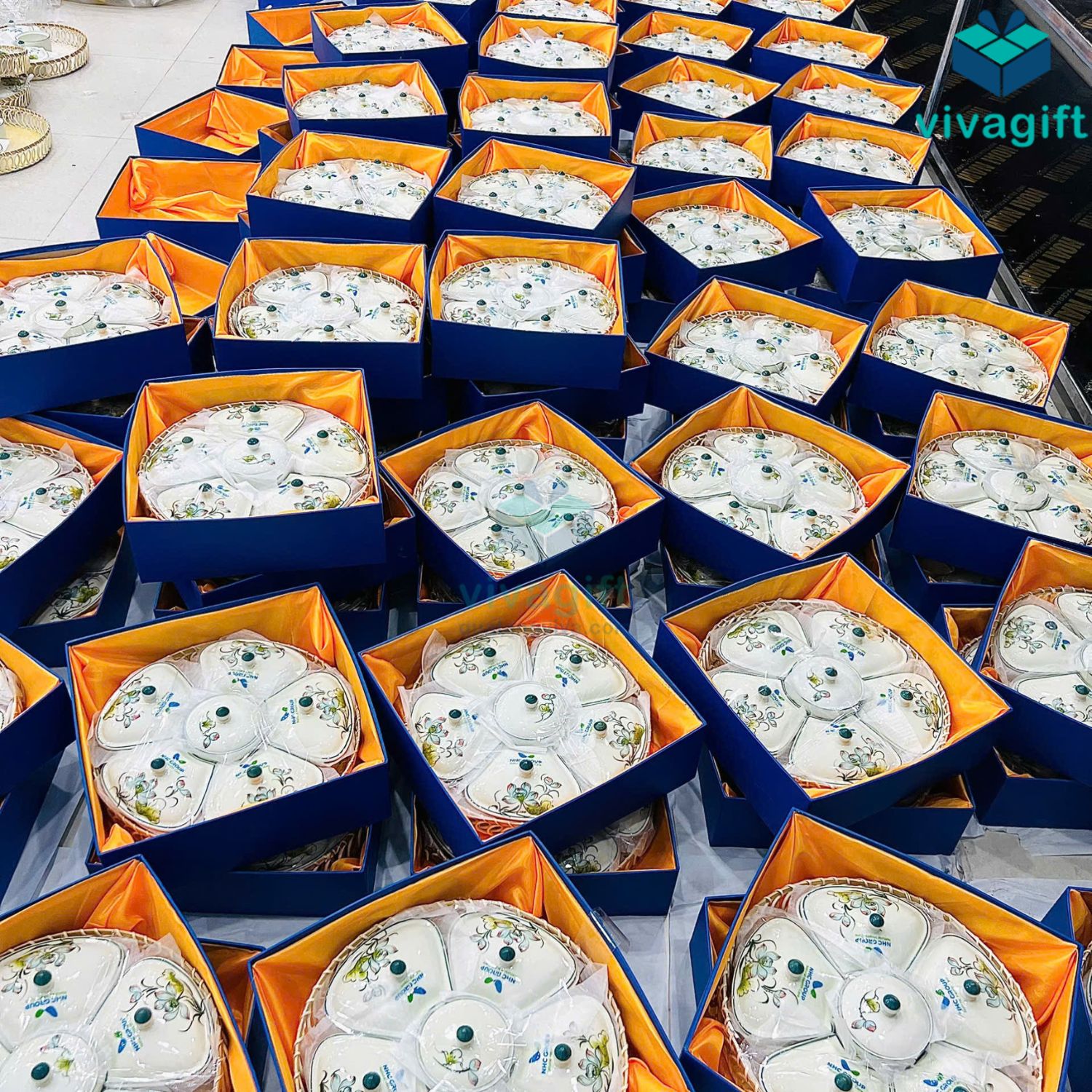 Khay mứt Tết gốm sứ Bát Tràng men kem vẽ hoa sen bóng KMS-12 9 khay mut tet men kem kms 12 04