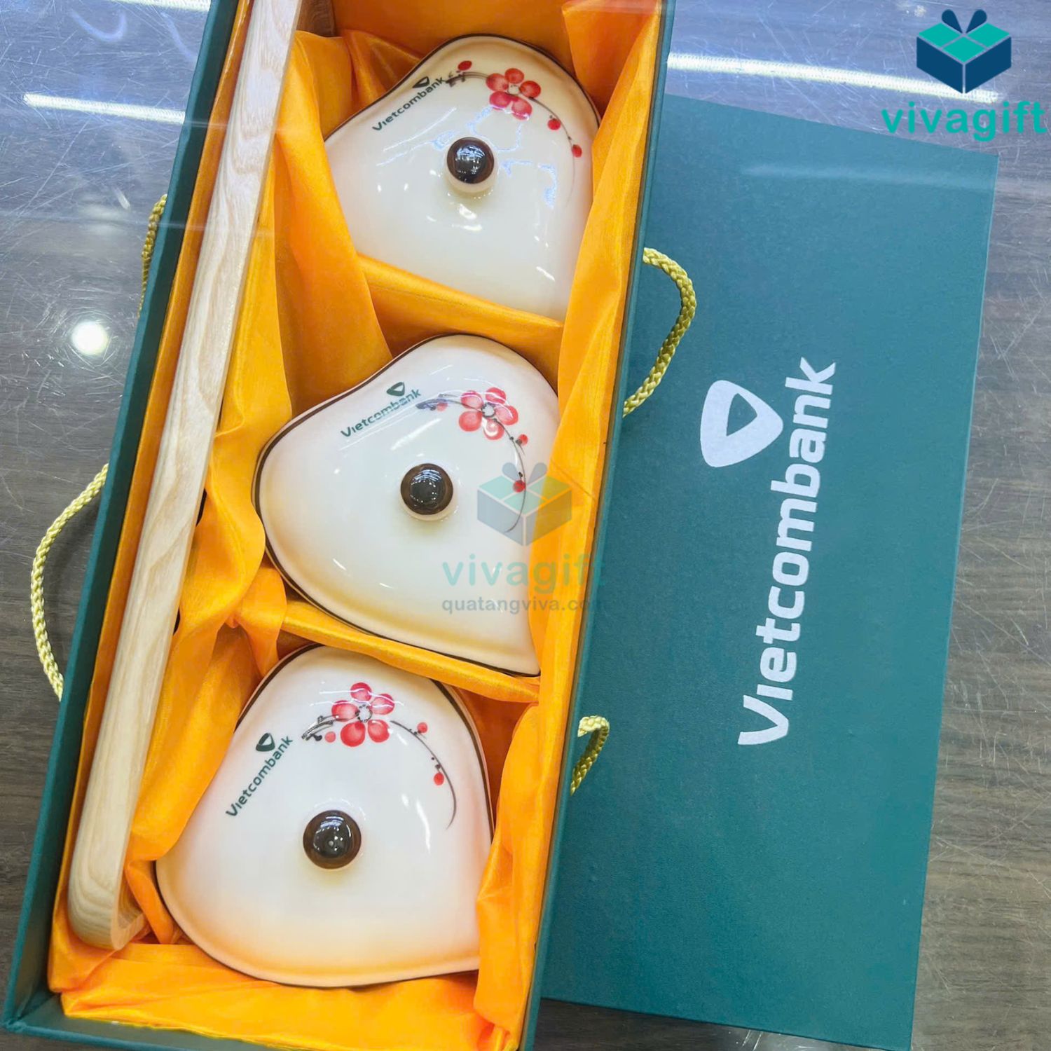 Khay mứt Tết gốm sứ Bát Tràng hình trái tim men kem vẽ hoa đào đỏ KMS-17 6 khay mut tet ve hoa dao do kms 17 05