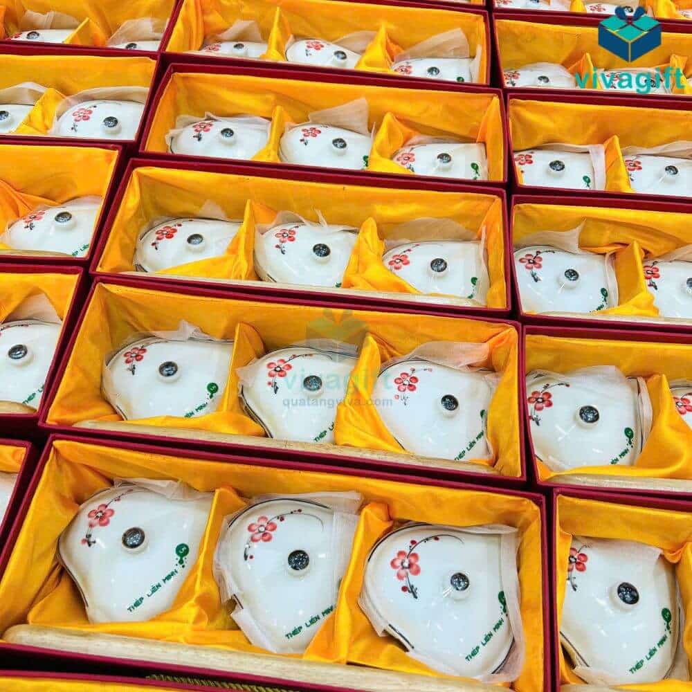 Khay mứt Tết gốm sứ Bát Tràng hình tim men kem vẽ hoa đào đỏ KMS-20 22 khay mut tet ve hoa dao do kms 20 04