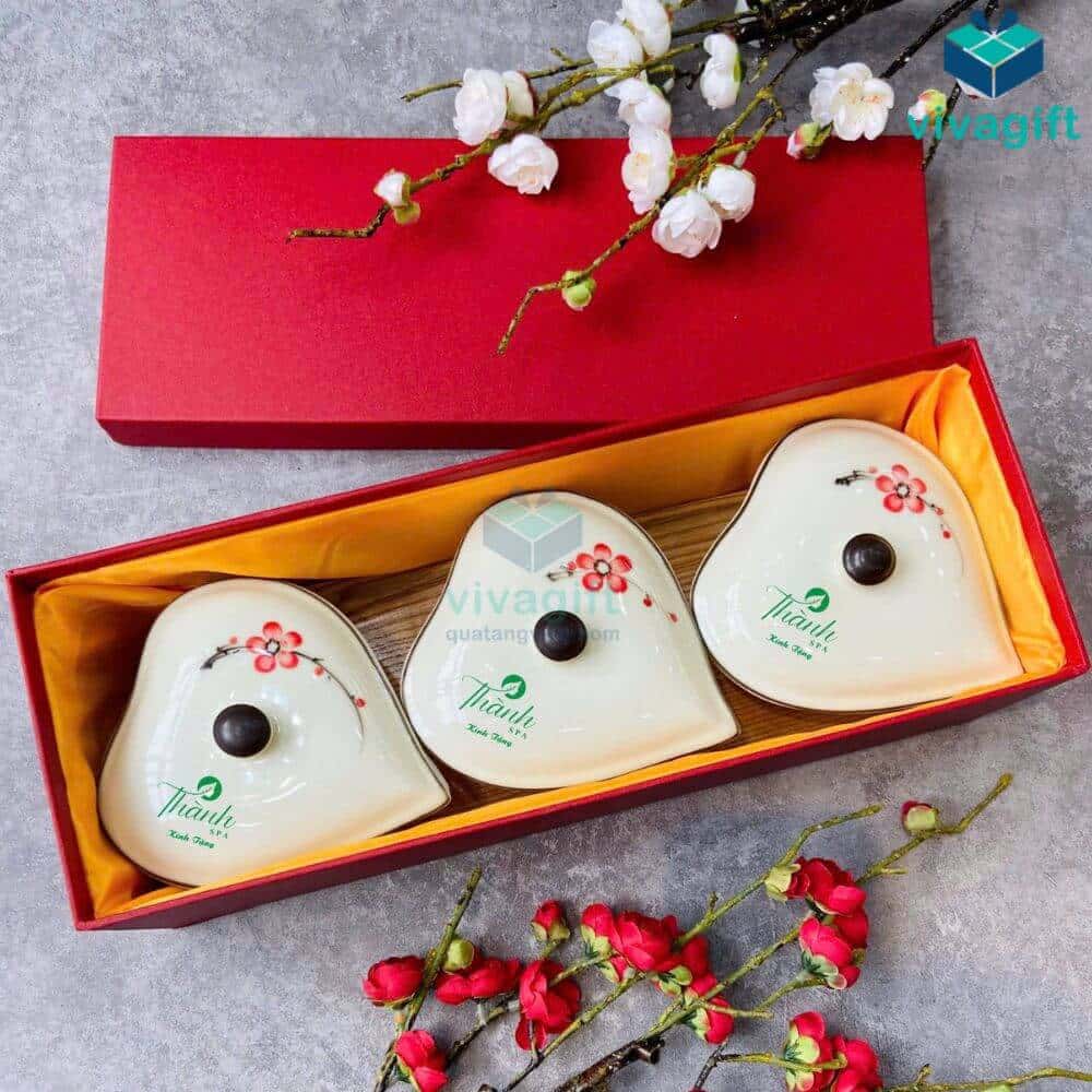 Khay mứt Tết gốm sứ Bát Tràng hình tim men kem vẽ hoa đào đỏ KMS-20 13 khay mut tet ve hoa dao do kms 20 05