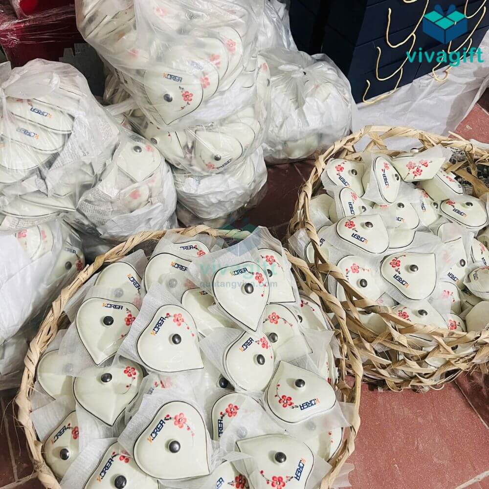 Khay mứt Tết gốm sứ Bát Tràng hình tim men kem vẽ hoa đào đỏ KMS-20 19 khay mut tet ve hoa dao do kms 20 08