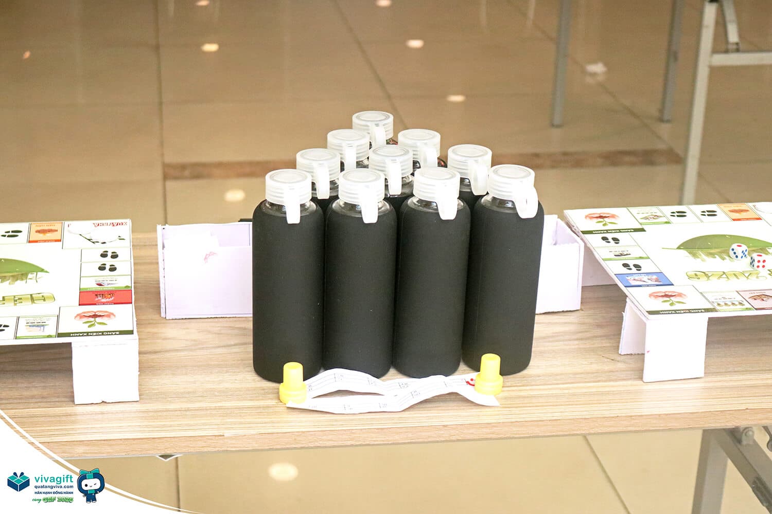 500 bình nước được trao tặng đến các bạn sinh viên UEH trong Cuộc thi Khởi Nghiệp Xanh 2026 500 bình nước được trao tặng đến các bạn sinh viên UEH trong Cuộc thi Khởi Nghiệp Xanh 2026