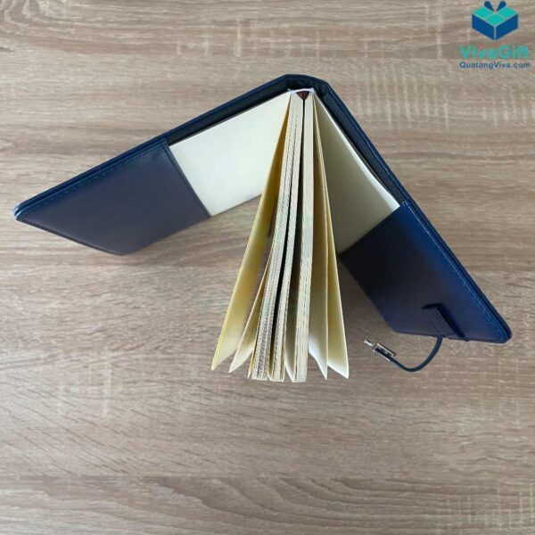 Sổ Tay Dán Gáy B041 Kèm Khoá Nam Châm Làm Quà Tặng