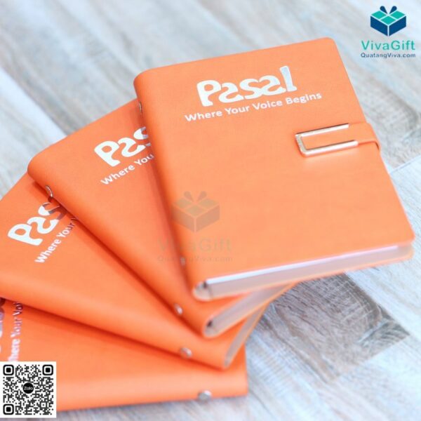 Sổ Tay Bìa Còng Gập 2 Kèm Khoá Kim Loại B098 In Logo 1