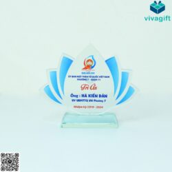 Kỷ Niệm Chương Thủy Tinh Hoa Sen Tri Ân KN-T102 – Quatangviva.com