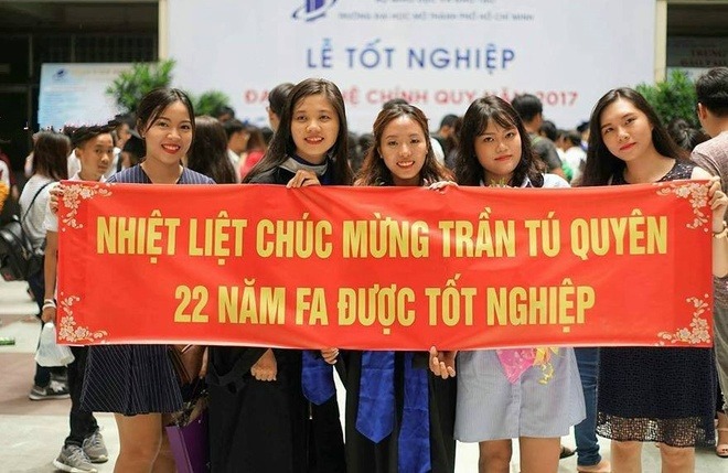 Băng rôn kỷ niệm