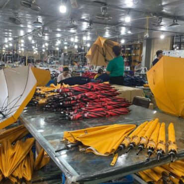 Xưởng sản xuất ô dù cầm tay in logo – Quatangviva.com