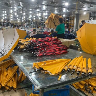 Xưởng sản xuất ô dù cầm tay in logo – Quatangviva.com