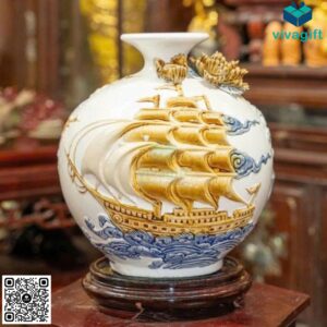 Bình hút lộc đắp nổi Bát Tràng Thuận Buồm Xuôi Gió 27cm BHL114