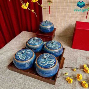 Quà Tặng Doanh Nghiệp Vivagift 97 Bộ hũ mứt Tết men hỏa biến xanh lam dáng quả bí kèm khay gỗ KMS-24 - Quatangviva.com