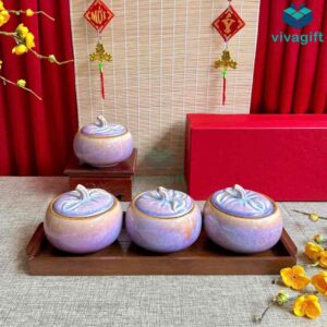 Quà Tặng Doanh Nghiệp Vivagift 95 Bộ hũ mứt Tết men hỏa biến tím dáng quả bí kèm khay gỗ KMS-26 - Quatangviva.com
