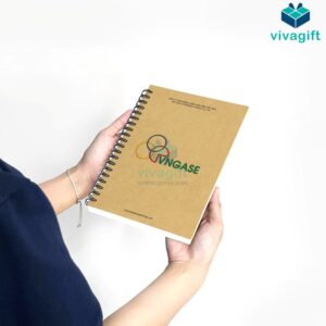 Quà Tặng Doanh Nghiệp Vivagift 33 Sổ tay lò xo giấy kraft in logo VNGASE_Vivagift